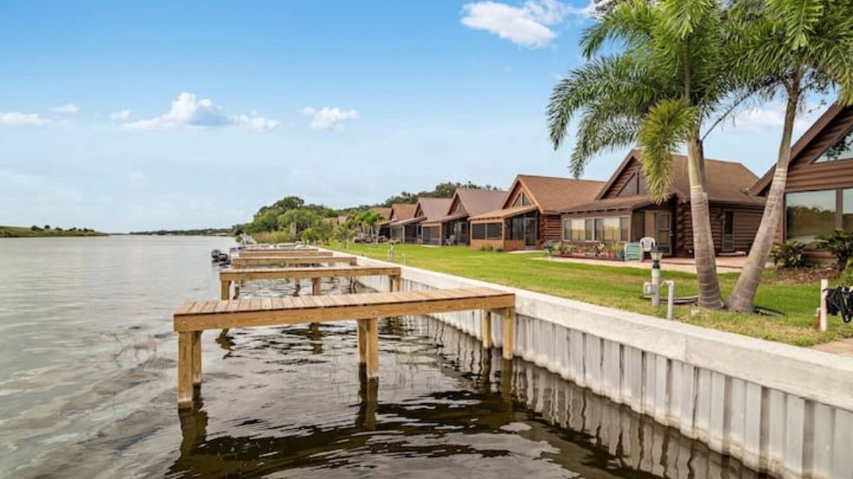 Okeechobee Cabin | Log Cabin Getaway