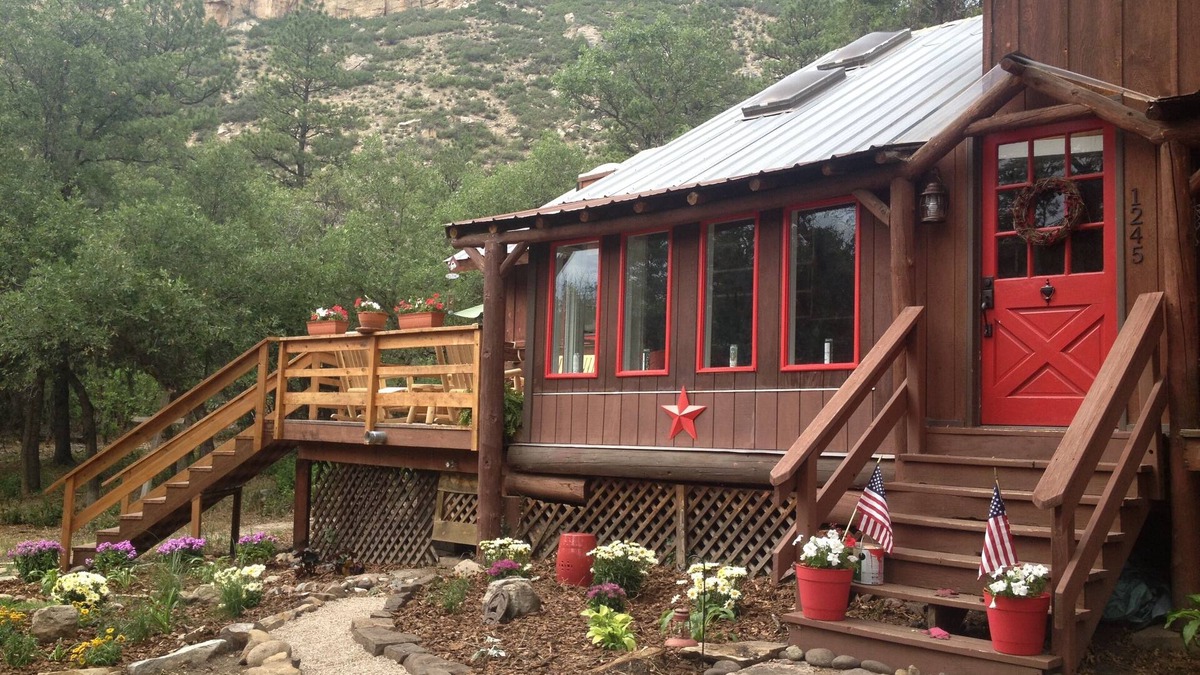 Durango Cabin | Log Cabin & Hut, WIFI, 13 acres; borders Nat Forest; 8 min. to town! Sleeps 9
