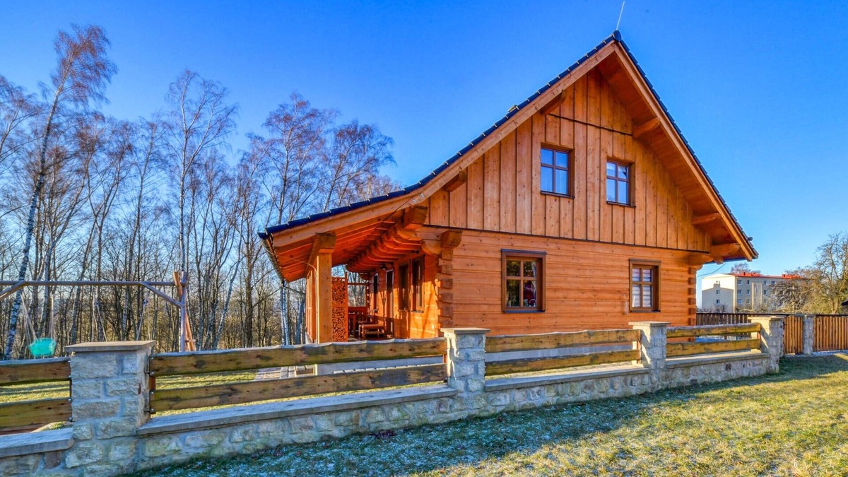 Lazne Kynzvart Cottage | Log cabin in a climatic health resort near the German border