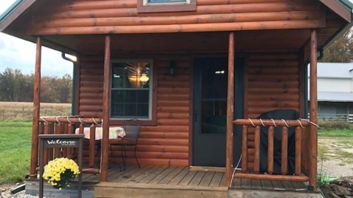 Deerfield Cabin | Log Cabin in Farm Country in Portage County