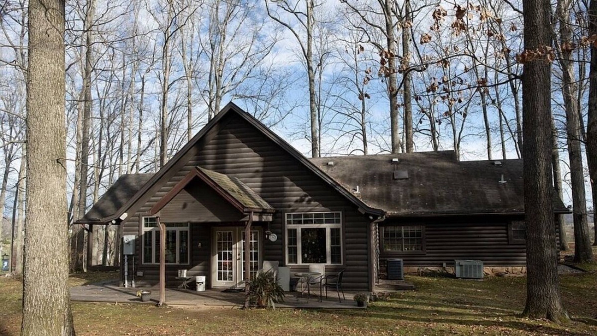 Monticello Cabin | Log Cabin in Scenic Setting, 5 miles From Conley Bottom Marina, Lake Cumberland