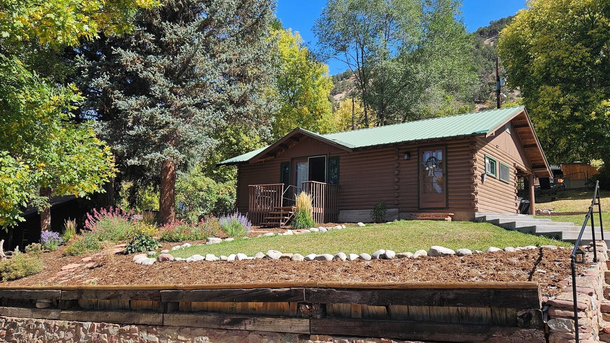 Glenwood Springs Cabin | Log Cabin in the Mountains - Trout fishing, skiing & hiking right out your door!