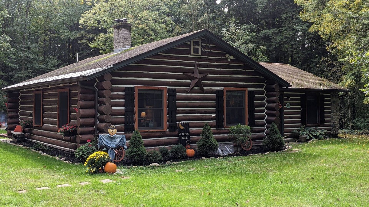 Salem Cabin | Log Cabin in the woods