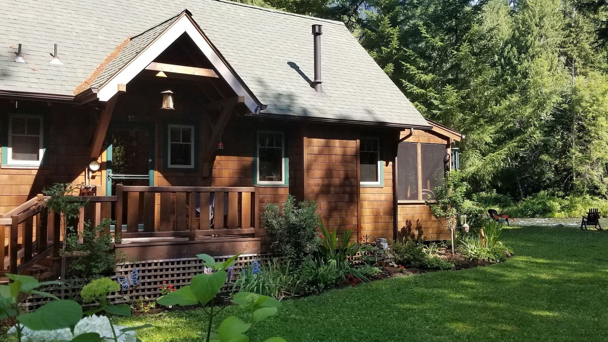 McKenzie Bridge Cabin | Log Cabin Inn McKenzie Riverfront Cabin, Newly Built