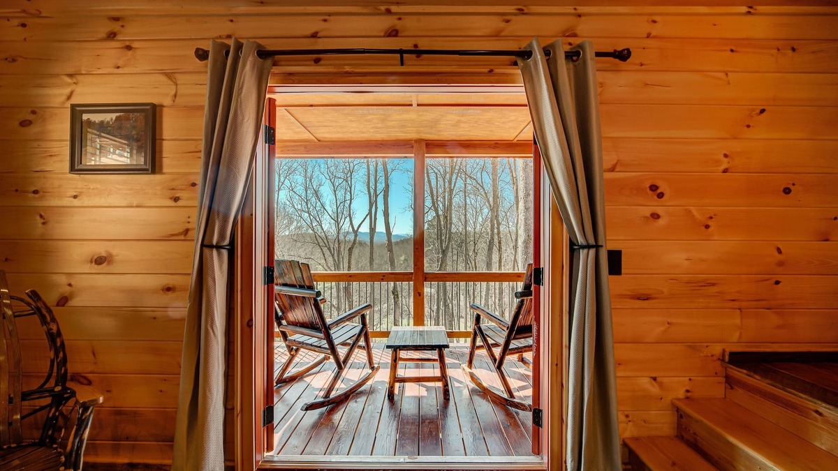Murphy Cabin | LOG CABIN + MOUNTAIN VIEWS! HOT TUB, POOL & GAME TABLE, FIBER WIFI & DISCOUNTS!