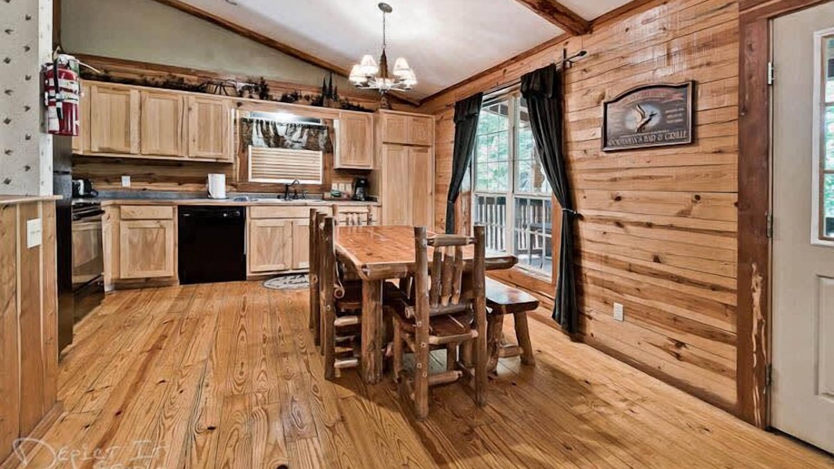 Sylvan Shores Cabin | Log Cabin Near Beaver Lake Wifi Pool Fireplace