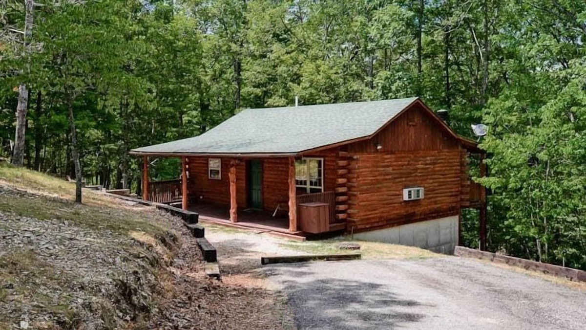 Sylvan Shores Cabin | Log Cabin Near Beaver Lake Wifi Fire Pit