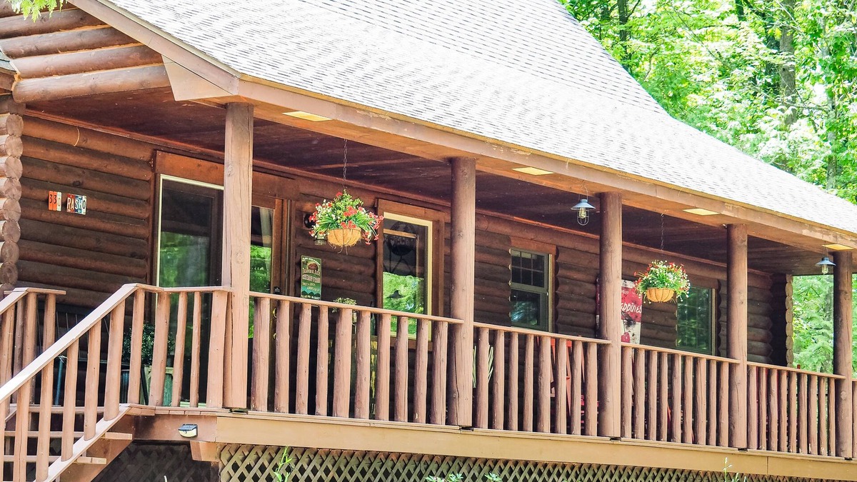 Mayfield House | Log Cabin Oasis 10 Acres+Lake Access. Pet Friendly!