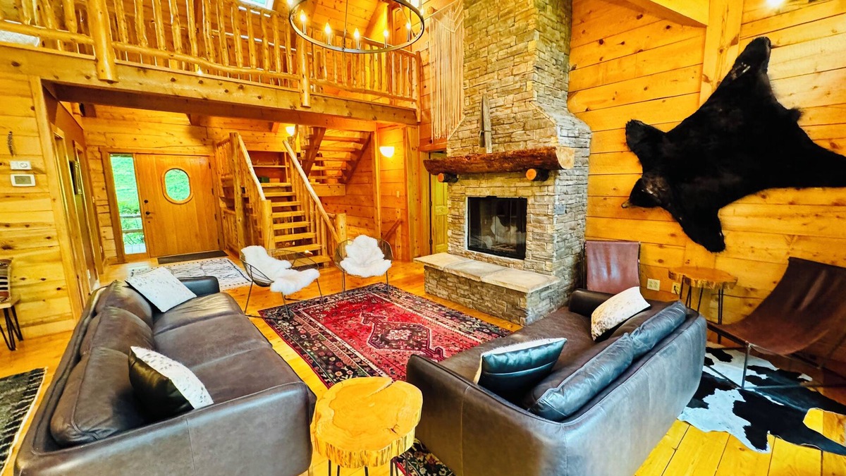 Jenkins Cabin | Log Cabin Oasis With Air Conditioned Treehouse on 20 Acres - Sleeps 32+