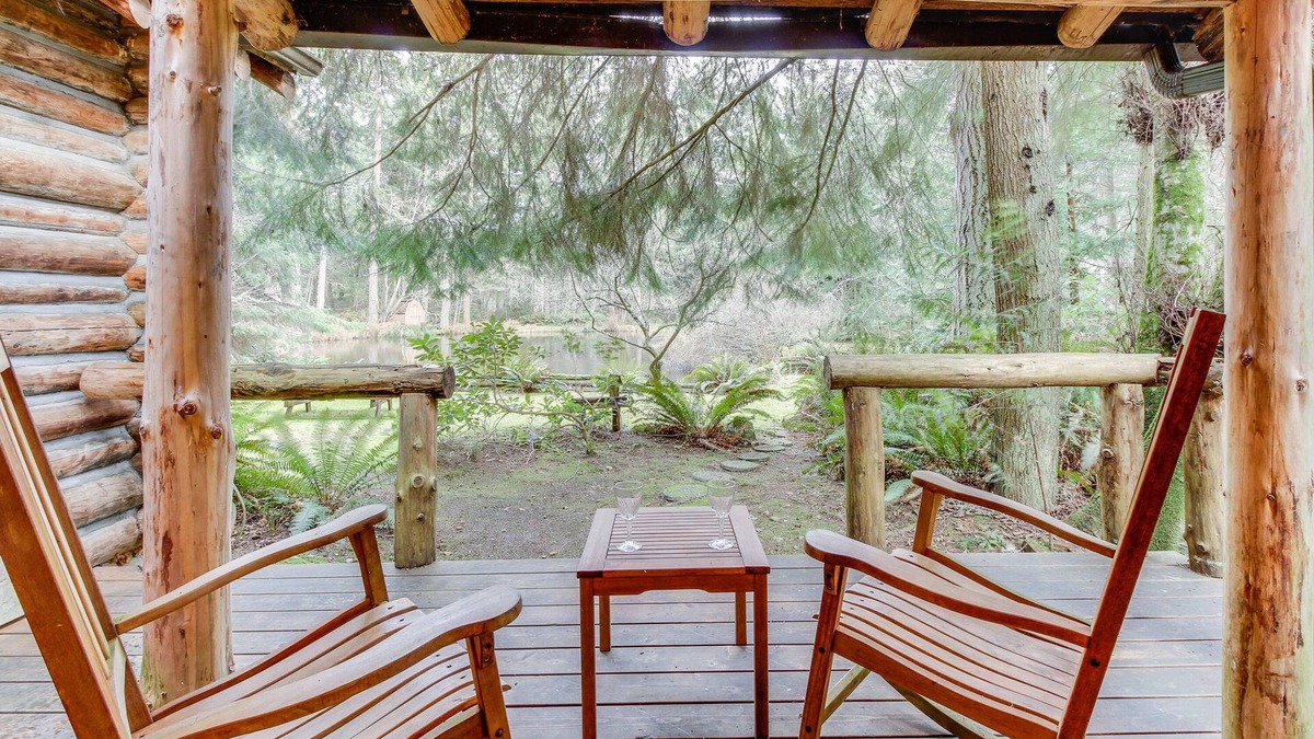 Greenbank Cabin | Log Cabin on 25 Acres with Rustic Charm & Modern Comfort