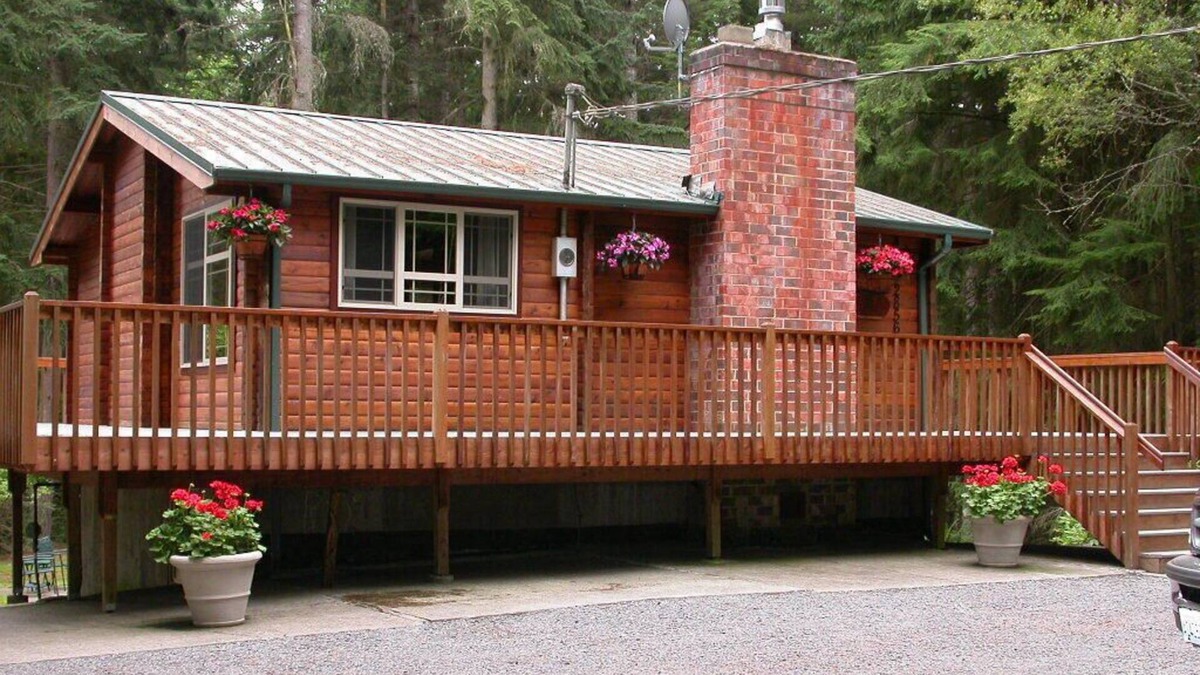 Langley Cabin | Log Cabin on 6 beautiful acres.