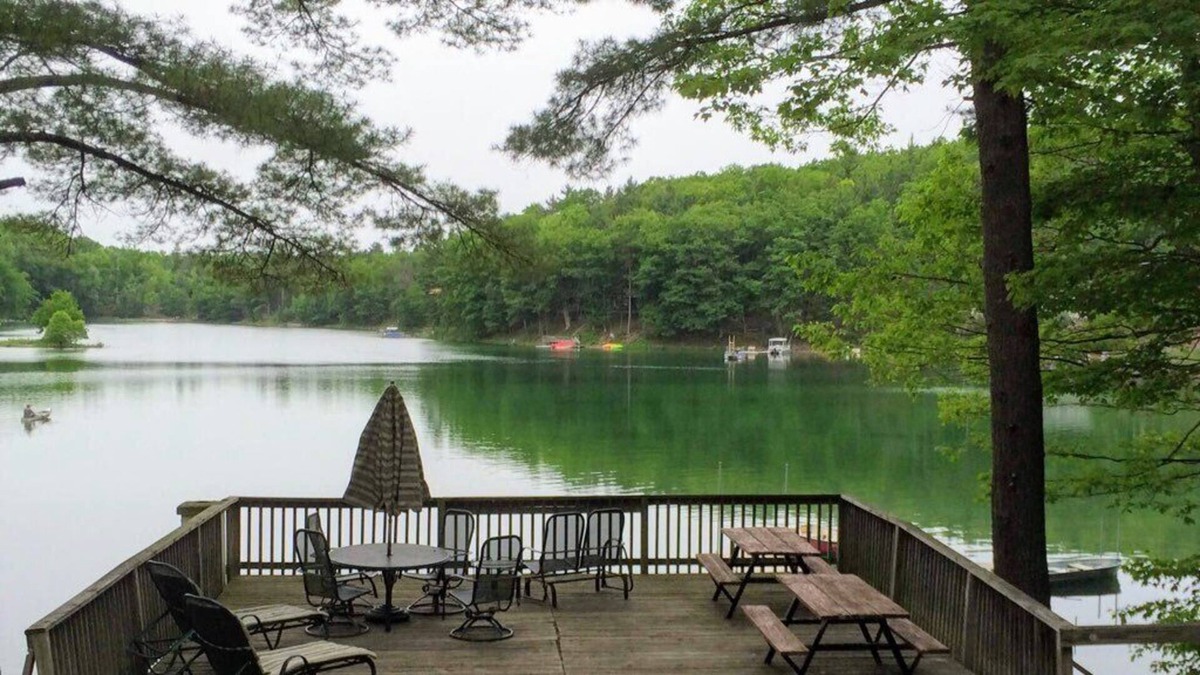 Mayfield Cabin | Log cabin on beautiful Lake Arbutus near Traverse City