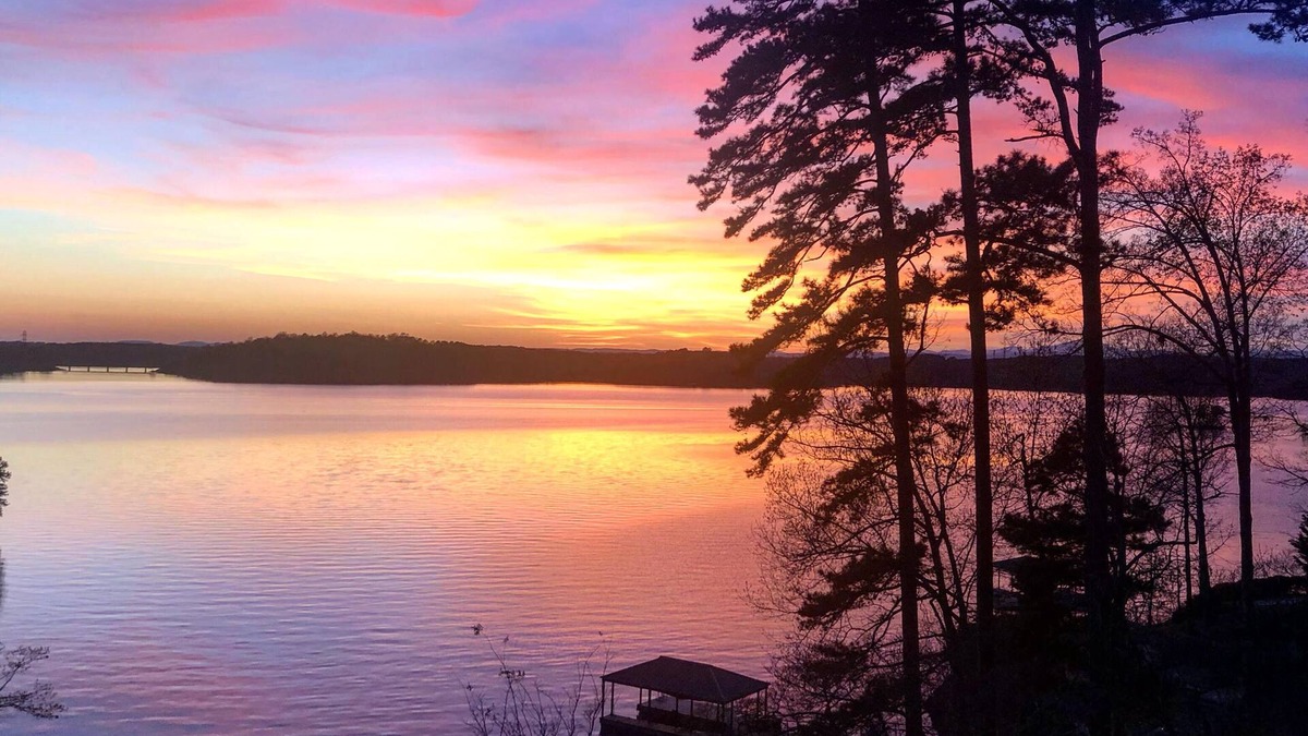 Six Mile Cabin | Log Cabin On Lake Keowee-Big Lake Mountain Views