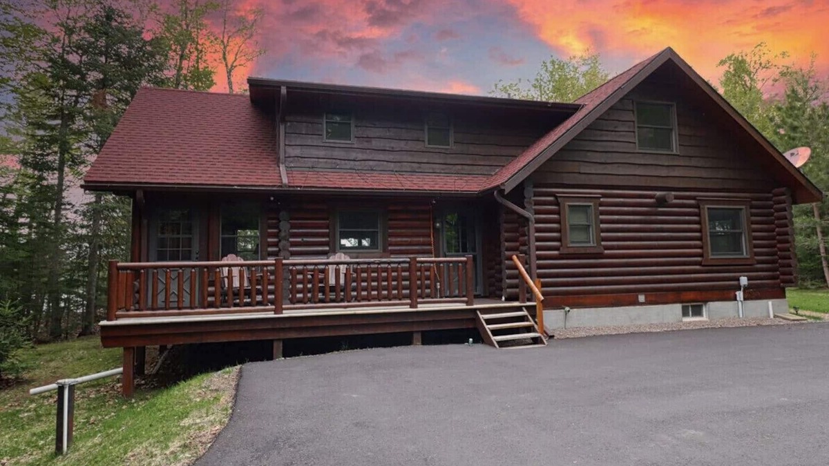 St Germain House | Log Cabin on Lake on 3 Acres of Total Seclusion