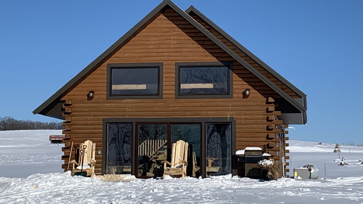 Long Prairie Cabin | Log Cabin on Latimer Lake