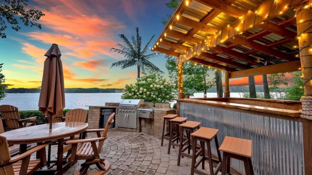 Lupton Resort | Log Cabin on Private 8 acre ISLAND!