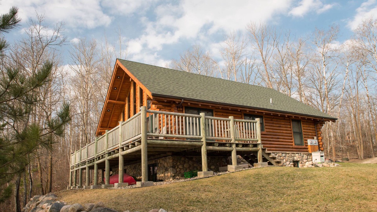 Waubun Cabin | Log Cabin On Scenic Juggler Lake ~ Dramatic Sunset Views!