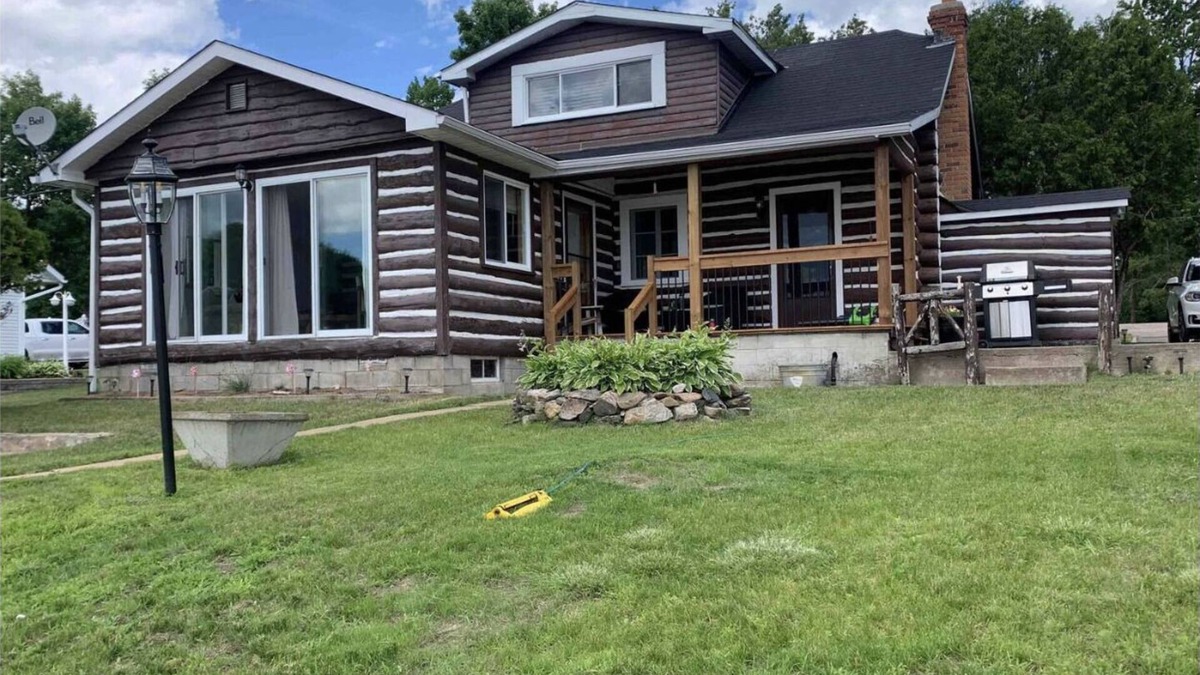 Golden Lake Cottage | Log Cabin on the Beach