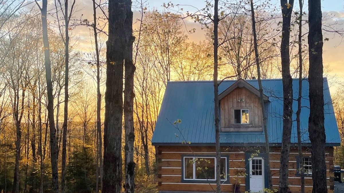 Haliburton Cabin | Log cabin on the hill