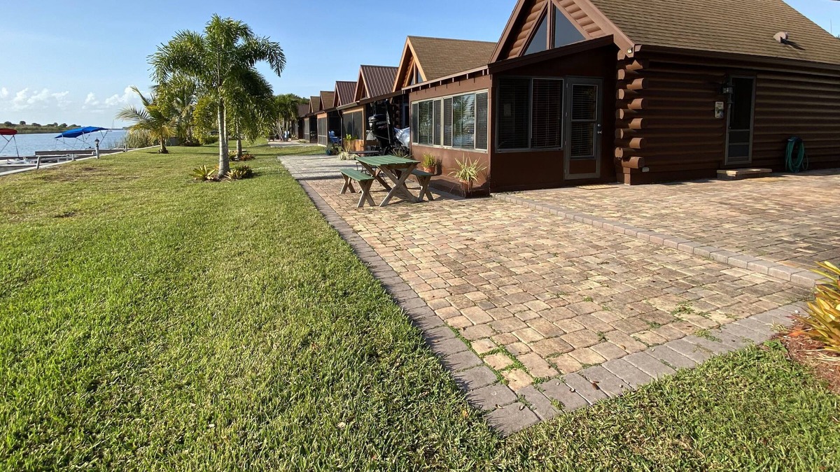 Okeechobee Cabin | Log Cabin on the Lake