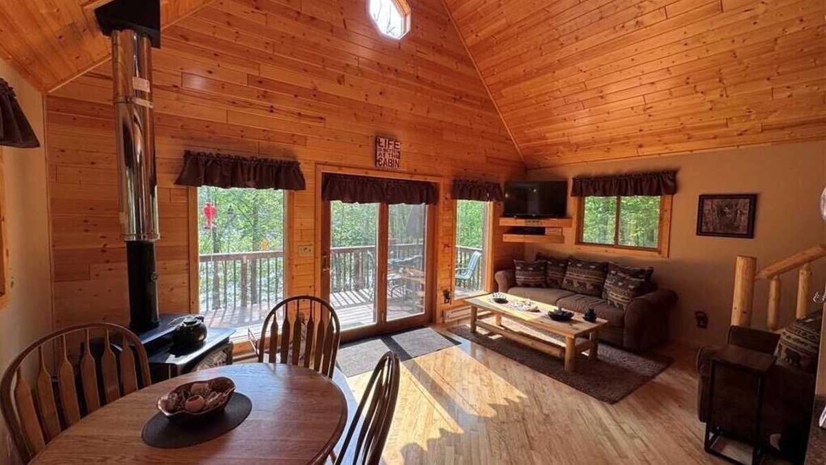 Brill Cabin | Log cabin on the lake. Perfect for fishing. Next to 4 ATV trails