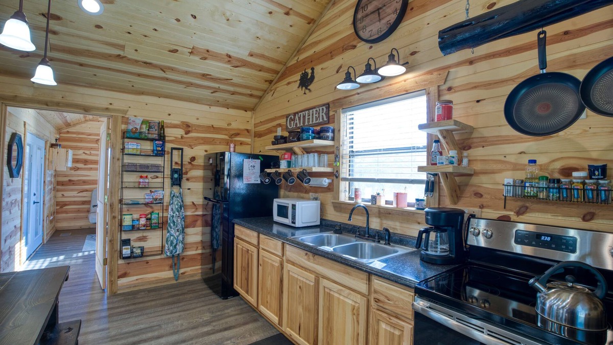 Llano Cabin | Log cabin on the river