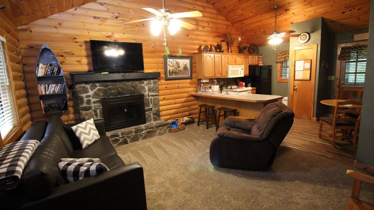 Notch Estates Cabin | Log Cabin Pool, Wooded, Secluded,Jacuzzi, WiFi, nature trails,1 mile from SDC