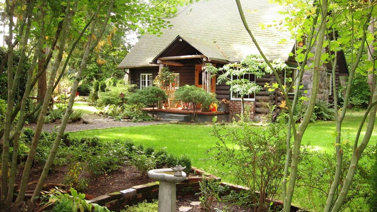 Marmot Cabin | Log cabin, private, hottub, sauna, spa, gardens, featured in national magazine.
