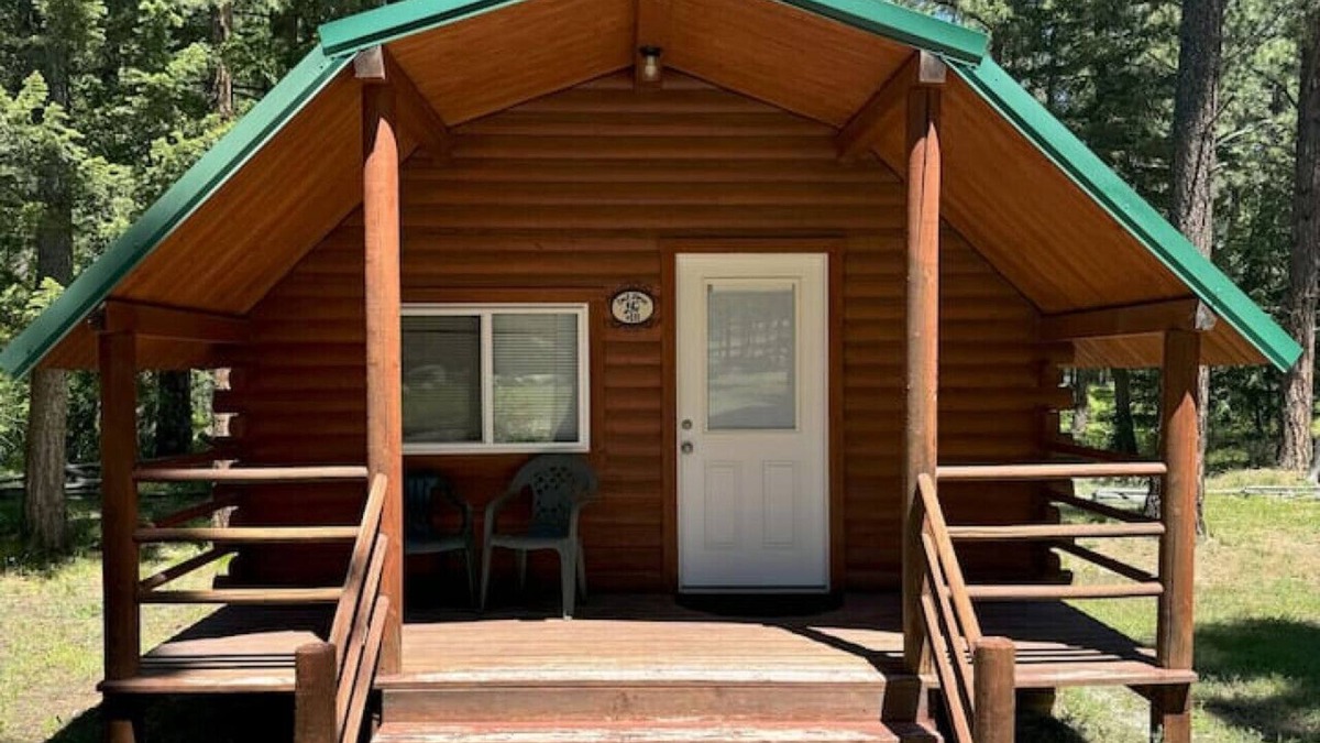 Grantsdale Cabin | Log Cabin Retreat in the Montana Wilderness