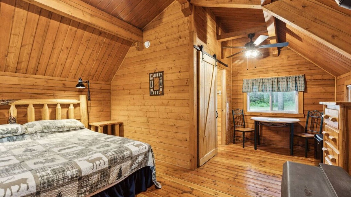 Grantsdale Cabin | Log Cabin Retreat in the Montana Wilderness