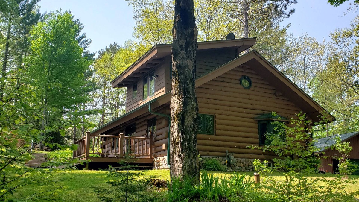 Deerbrook Cabin | Log cabin retreat in the Summit Lake area