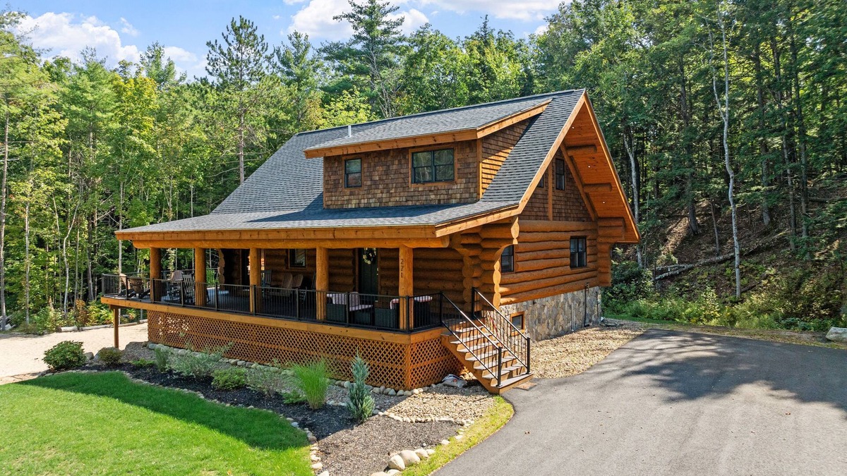 Glen Cabin | Log Cabin Retreat– Perfect for Summer getaway, with large arcade game room