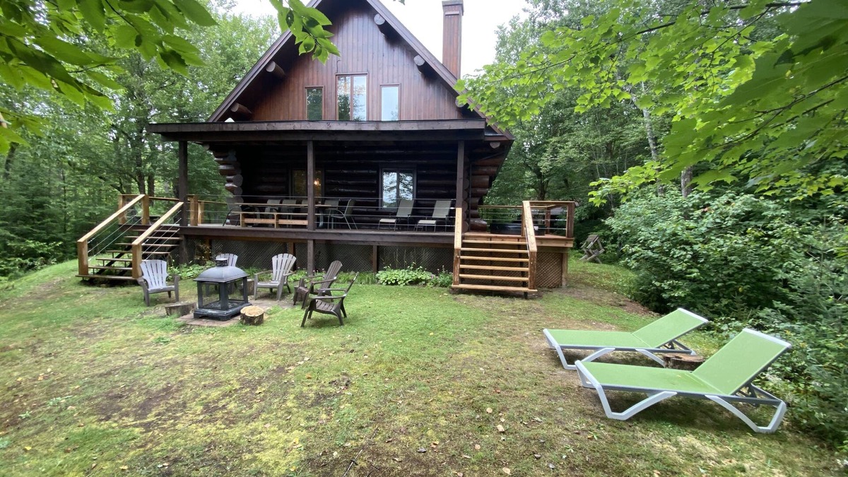 Lac-Saguay Cabin | Log Cabin Sanctuary Hideaway