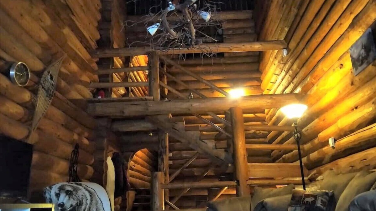 Hemlock Valley Cabin | Log cabin Sasquatch Mntn Hemlock close Harrison Hot Springs Weaver Lake Golf A/C
