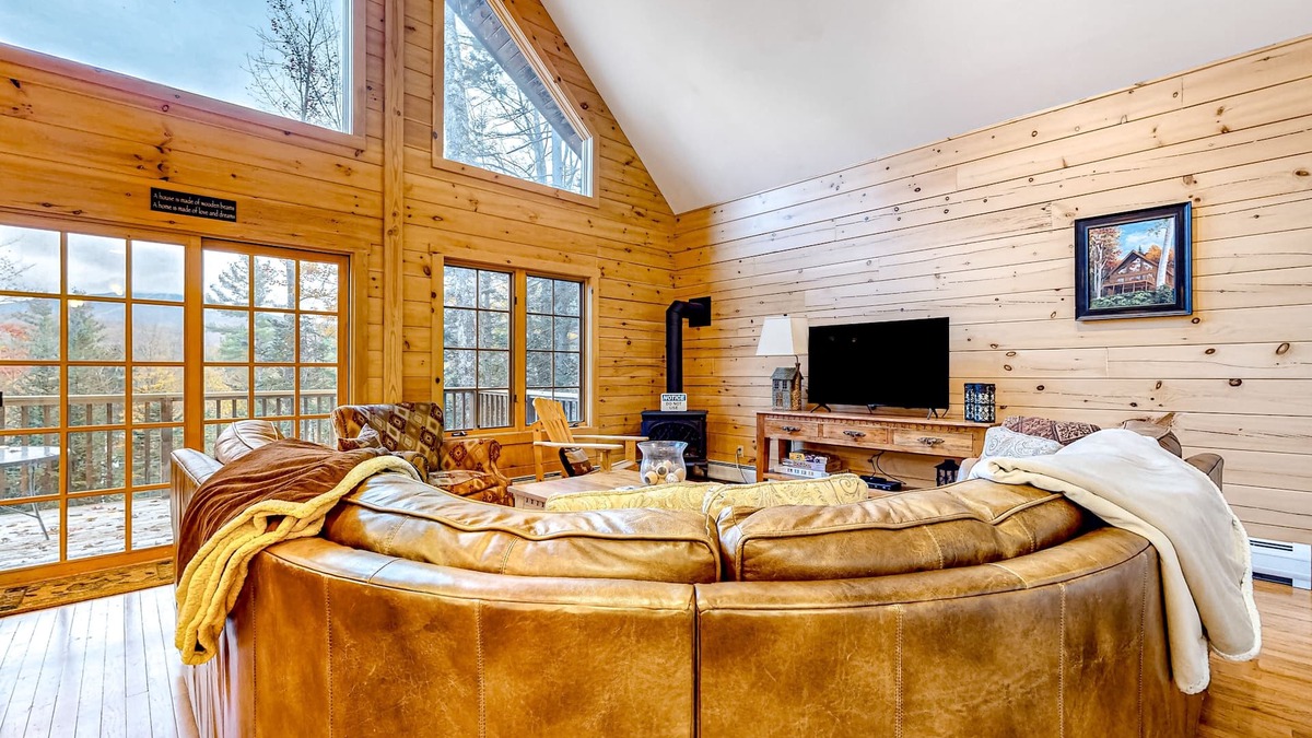Winhall House | Log cabin-style home with mountain view - close to VAST/skiing/hiking/golf