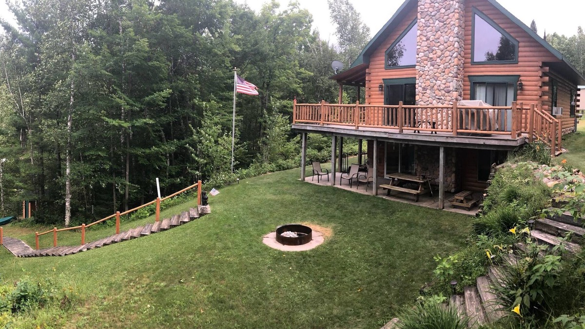 Florence Cabin | Log Cabin style lake house on Sea Lion Lake