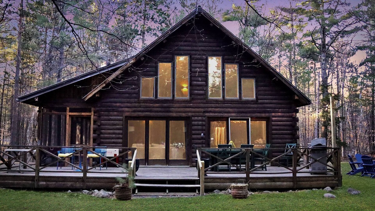 Wilmington Cabin | Log Cabin w/Hot Tub - close to Whiteface