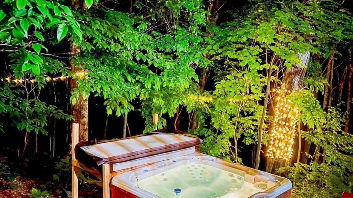 Labelle Ski Chalet | Log cabin w hot tub View near of Tremblant