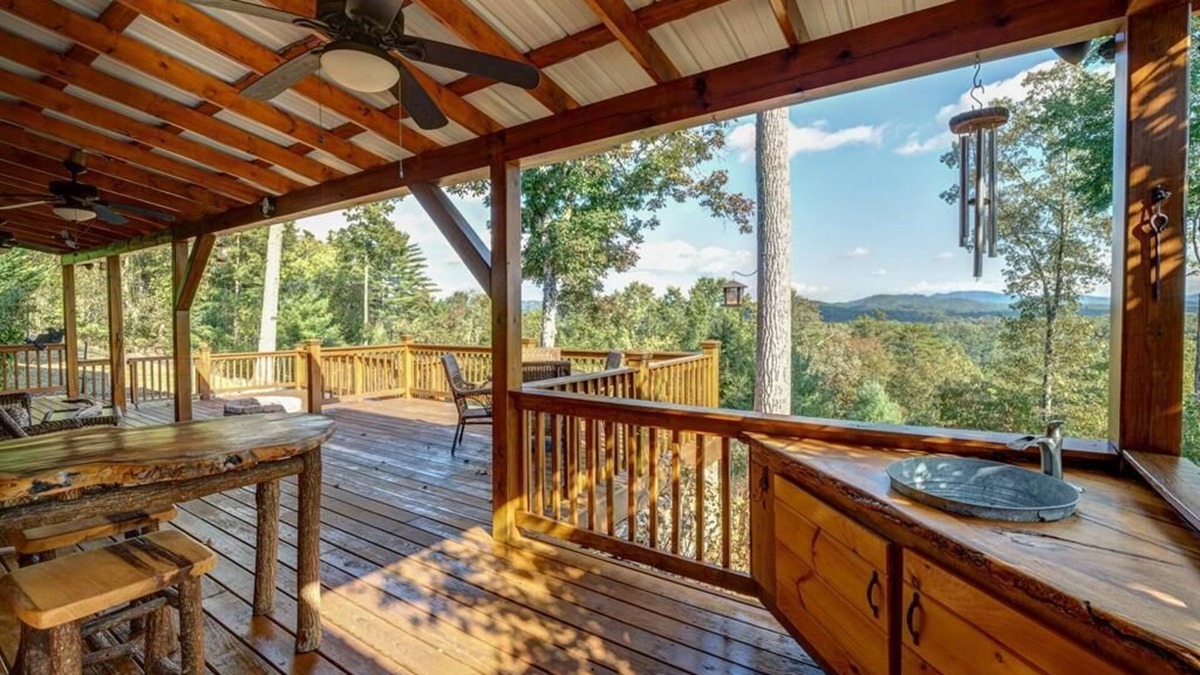 Murphy Cabin | LOG CABIN W/LONG-RANGE MOUNTAIN VIEWS! HUGE DECK W/FIRE PIT & GRILL. DISCOUNTS!