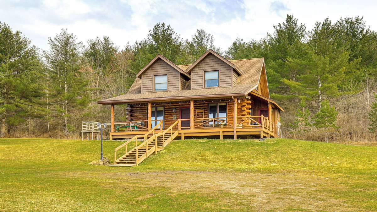 Hornell Cabin | Log Cabin w/Pond & Trail Access in Almond!