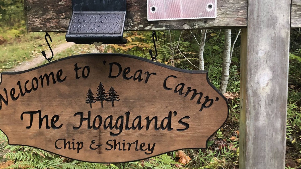 Maple City Cabin | Log cabin, walking distance from Funistrada, LaBecasse, Laker Shakes & Glen Lake