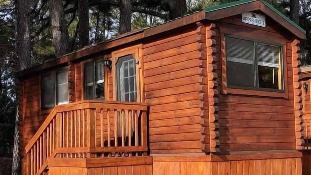 Williamsburg Cabin | Log Cabin - Williamsburg Pet-Friendly Log Cabin – Heated Pool, Free Game Room, Near Parks