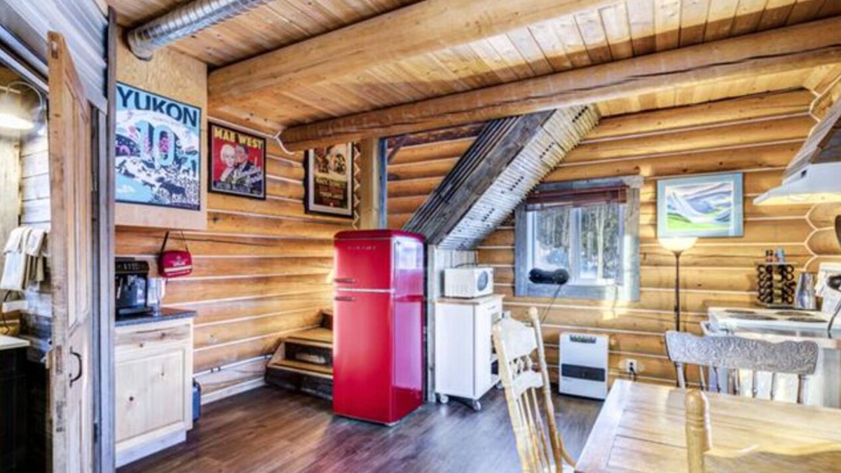 Yukon Cabin | Log Cabin with Amazing Mountain & Lake Views (allergy-friendly)