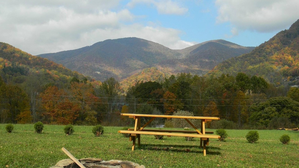 Maggie Valley Cabin | Log cabin with Country feel and awesome views