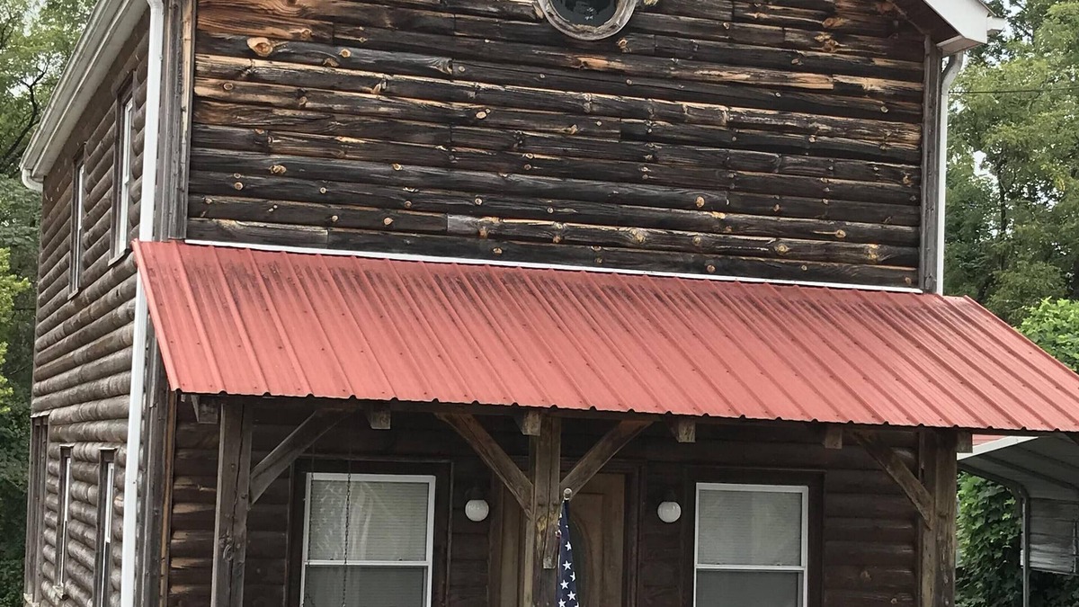 Jonesville Cabin | Log cabin with country ambiance located within city conveniences