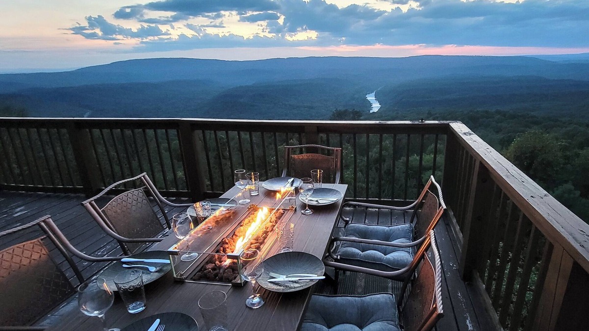 Great Cacapon Cabin | Log Cabin with Hottub, EV charger, Game room