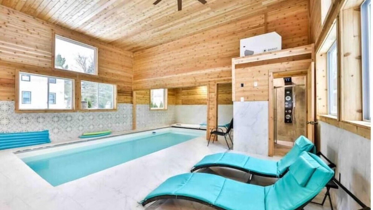 Hunter Villa | Log cabin with INDOOR POOL foot of hunter mountain
