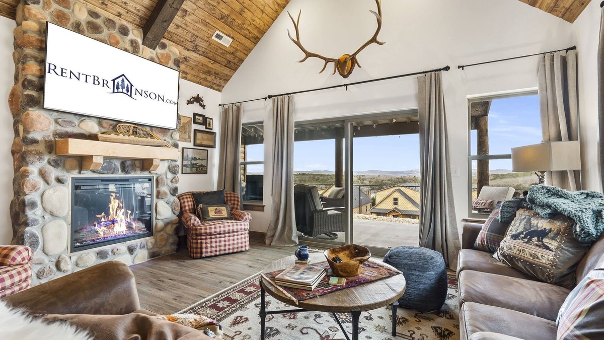 Branson Theater District House | Log Cabin with Ozark Sunset Views, $400 Daily Activities Included, Pickleball
