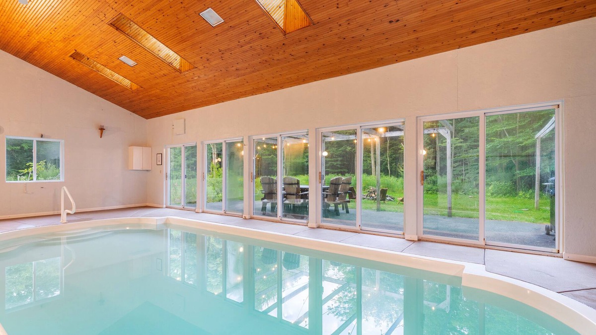 Homer Cabin | Log Cabin with Private Indoor Heated Pool-Hot Tub-firepit-Game Room-100 acres