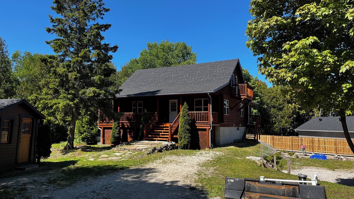 Tobermory Cottage | Log Cottage- 43 Head St